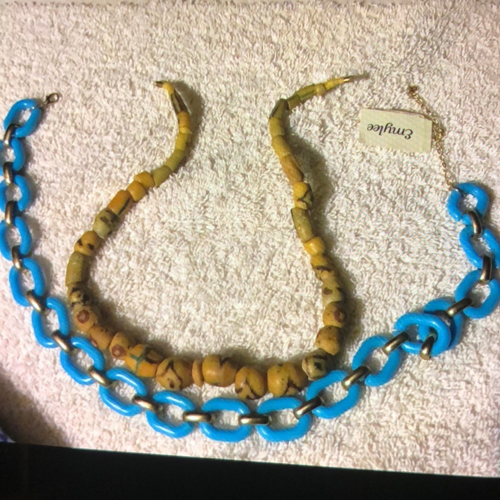 MOVING SALE NO HAGGLING WOMEN NWT EMYLEE LT. BLUE CHAIN NECKLACE & NO BRAND BEAD